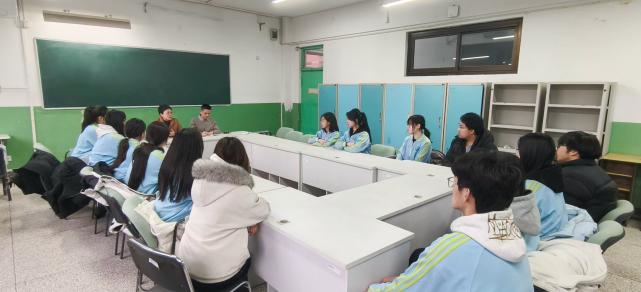 倾听学子心声共筑匠心校园北京商贸学校2026年春季“校长接待日”温情启幕